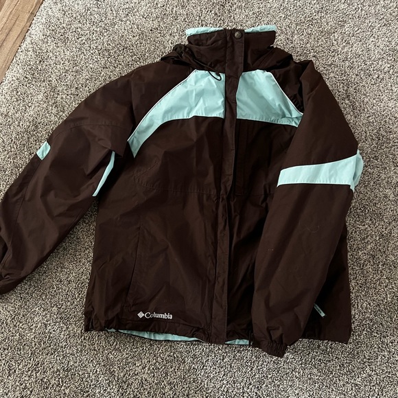 Carhart woman’s winter (ski) jacket with interchangeable zip out coat. - Picture 4 of 5